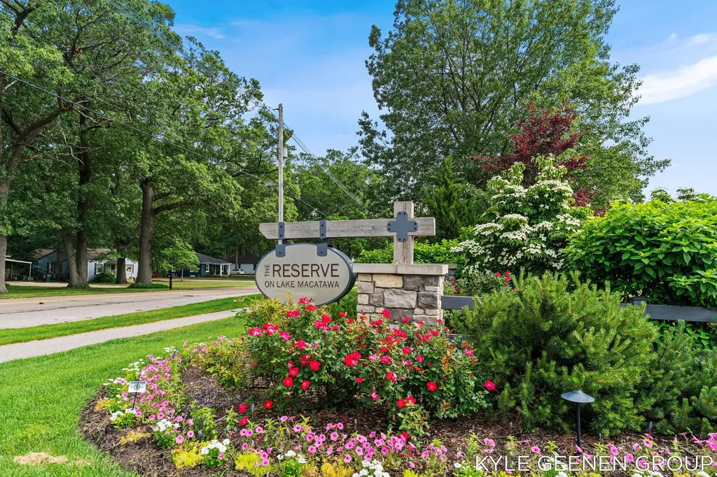 694 Bayshore Drive Park Township MI 49424