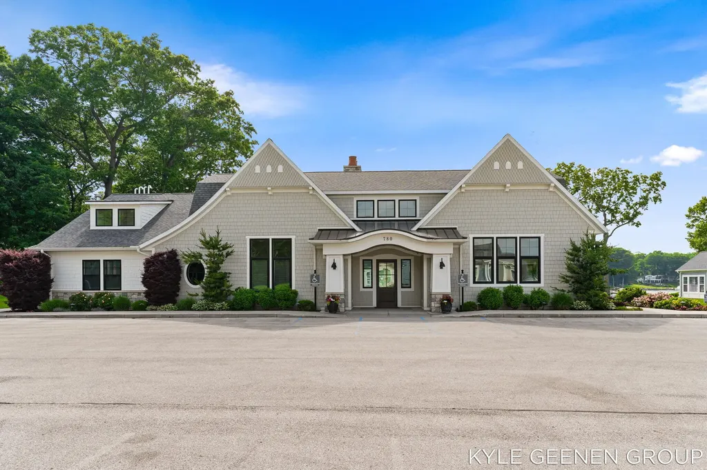 694 Bayshore Drive Park Township MI 49424