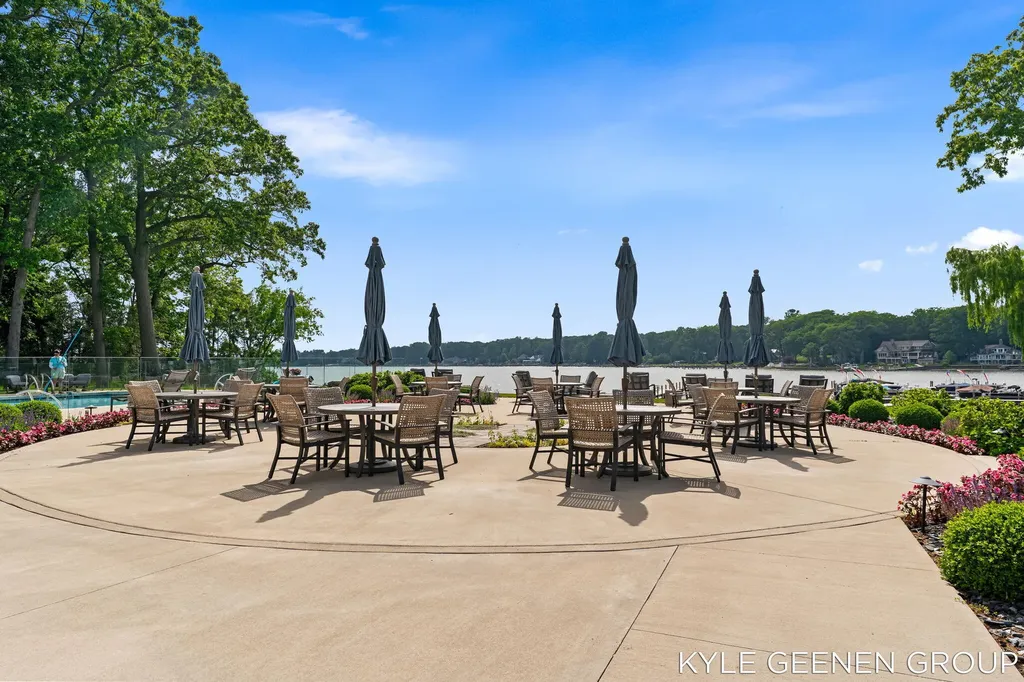 694 Bayshore Drive Park Township MI 49424