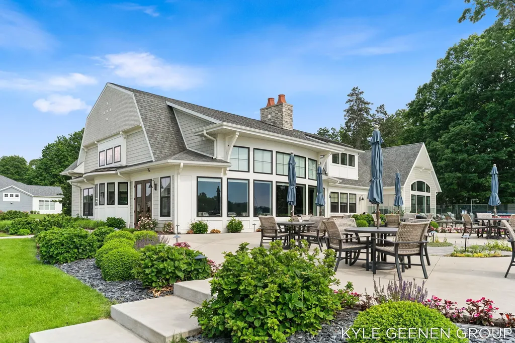 694 Bayshore Drive Park Township MI 49424