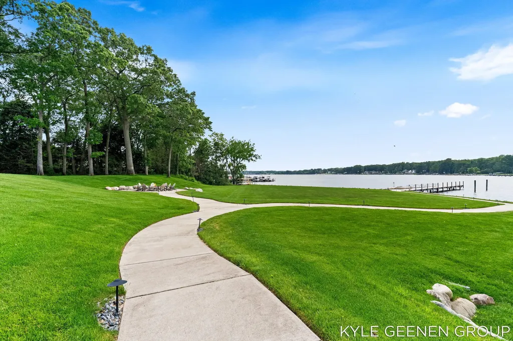 694 Bayshore Drive Park Township MI 49424
