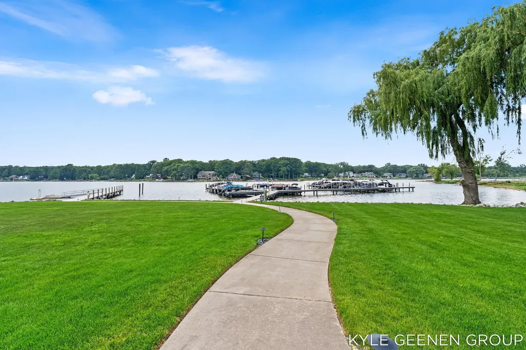 694 Bayshore Drive Park Township MI 49424