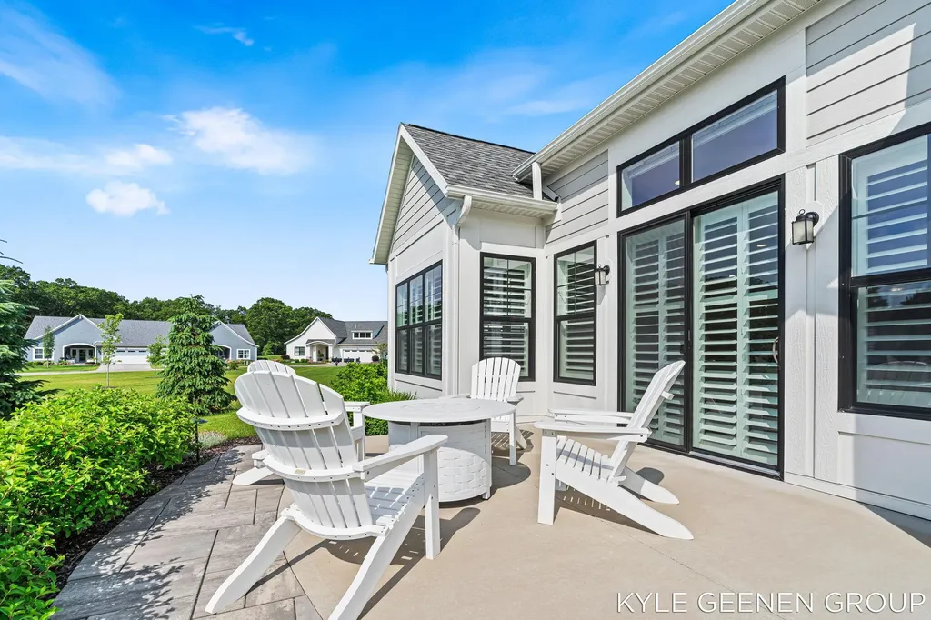 694 Bayshore Drive Park Township MI 49424
