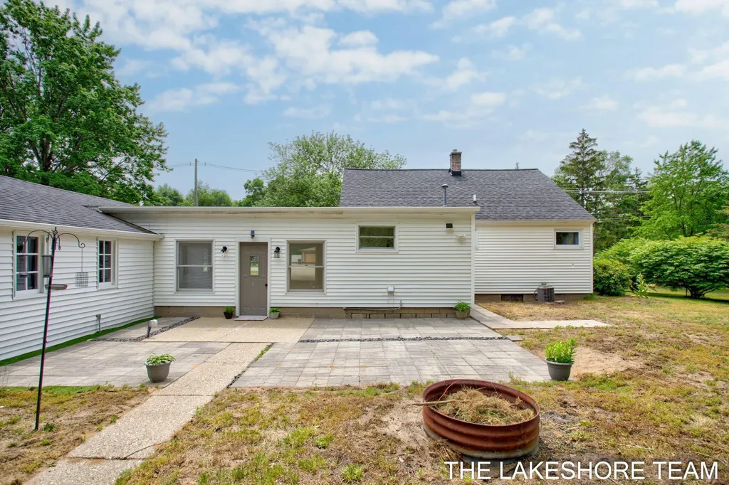 14581 Riley Street Park Township MI 49424
