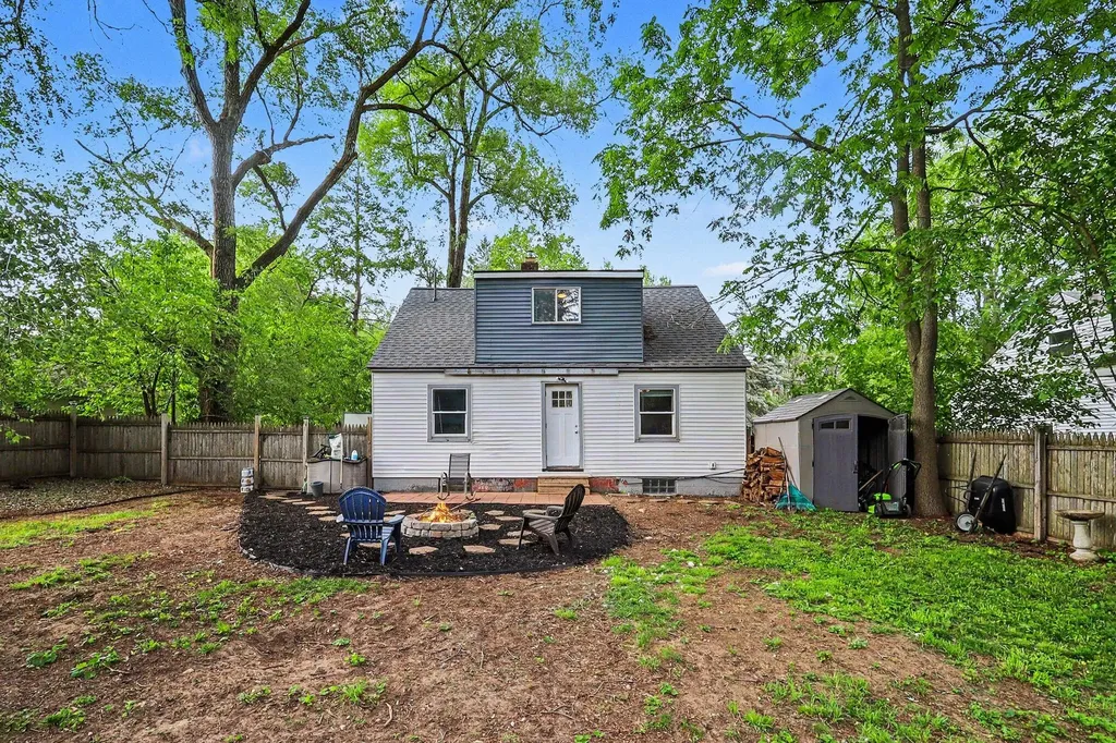 641 Churchill Drive Norton Shores City MI 49441