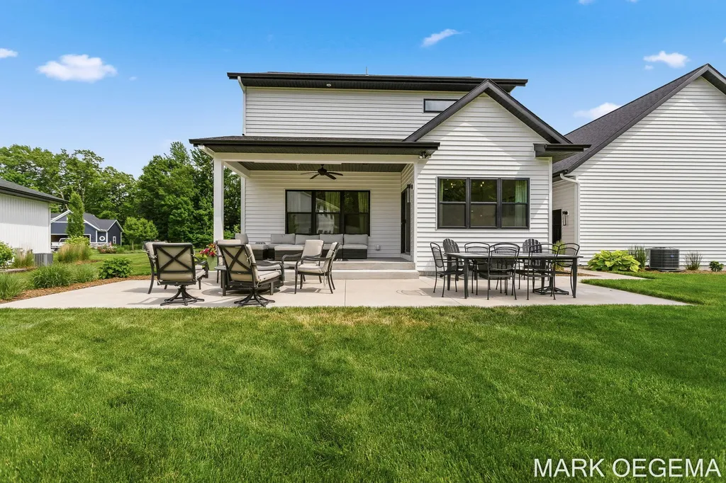 2721 Pinehill Drive Park Township MI 49424