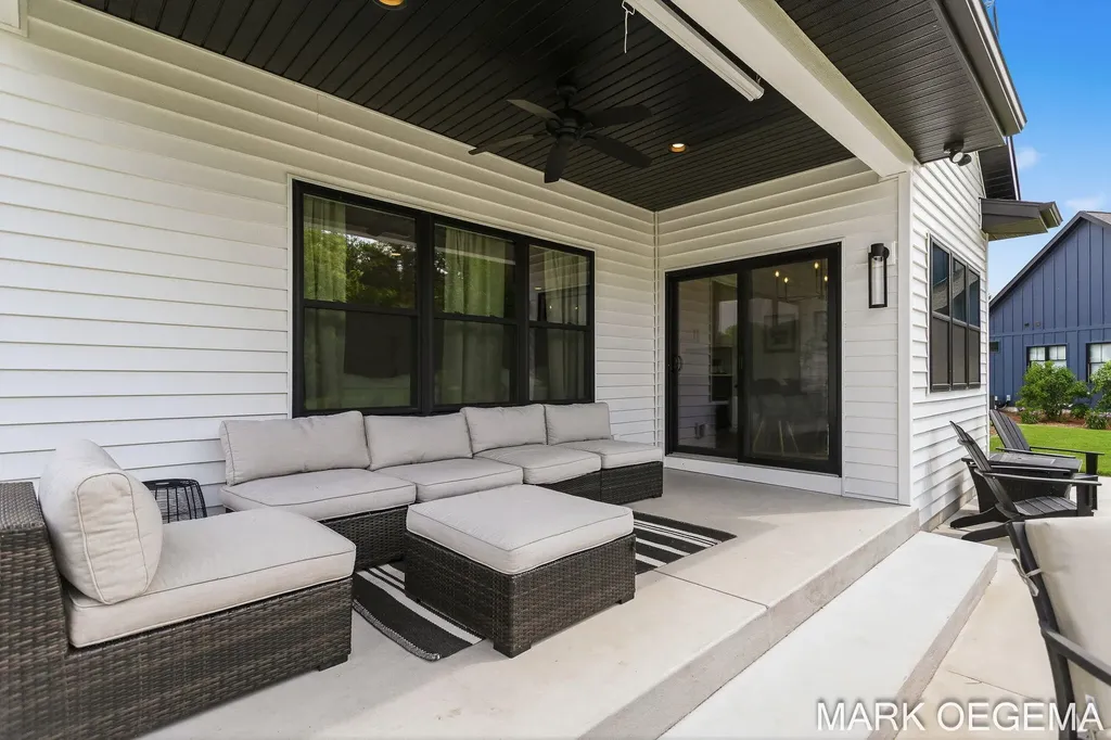 2721 Pinehill Drive Park Township MI 49424