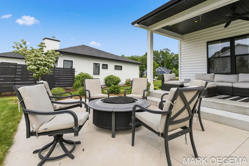 2721 Pinehill Drive Park Township MI 49424