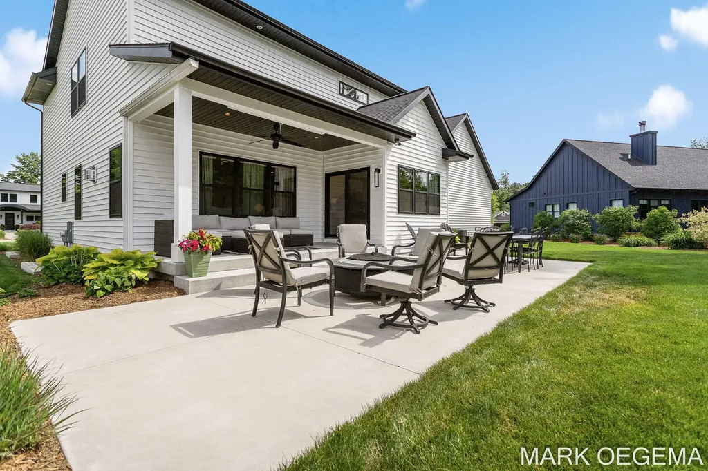 2721 Pinehill Drive Park Township MI 49424