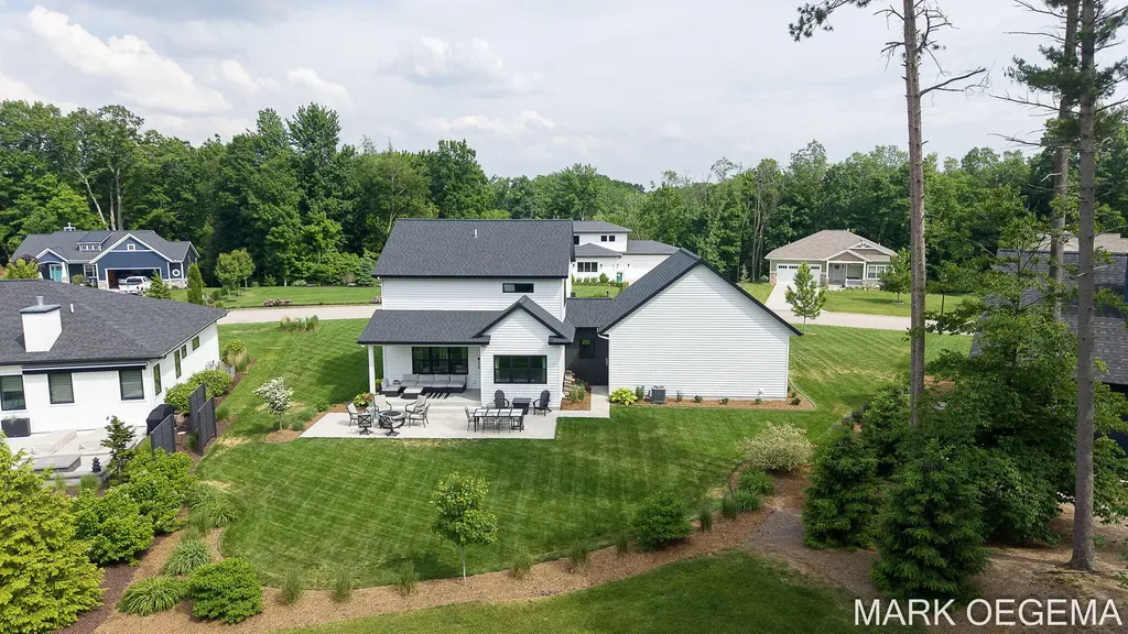 2721 Pinehill Drive Park Township MI 49424