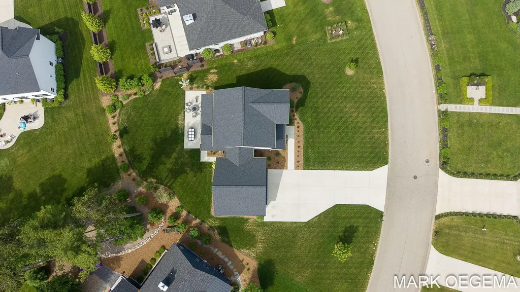 2721 Pinehill Drive Park Township MI 49424
