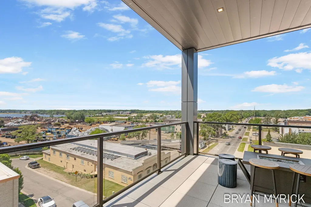 159 S River Avenue Holland City MI 49423