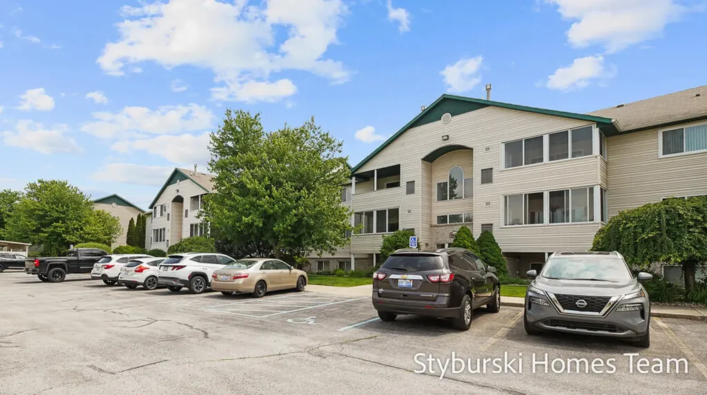 5877 Crosswinds Drive Norton Shores City MI 49444