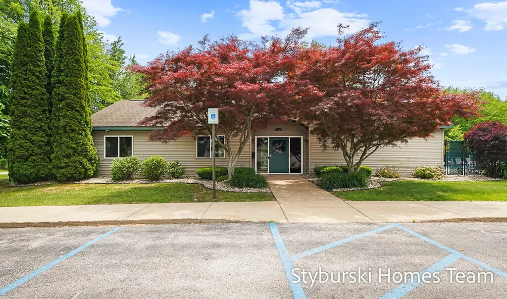 5877 Crosswinds Drive Norton Shores City MI 49444