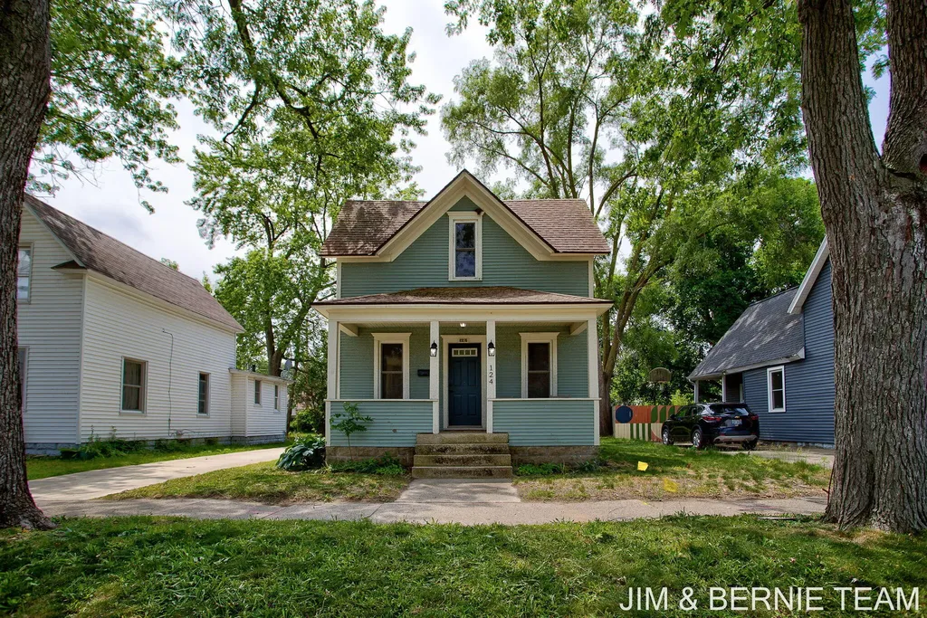 124 E 17th Street Holland City MI 49423