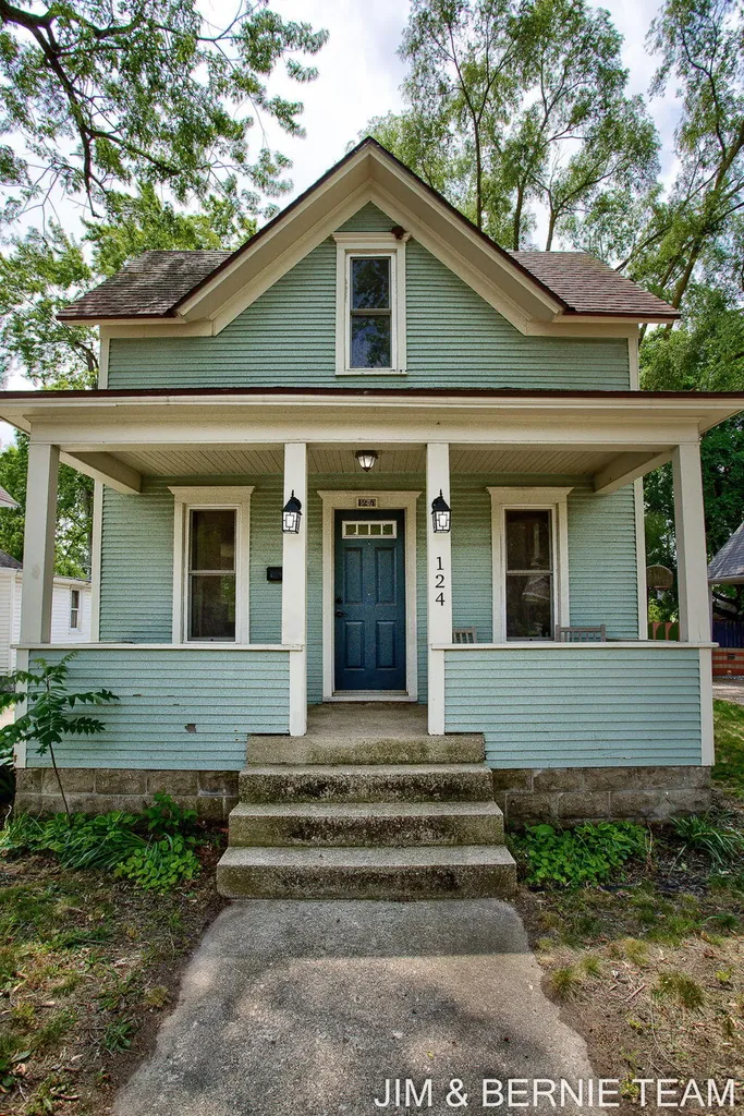 124 E 17th Street Holland City MI 49423