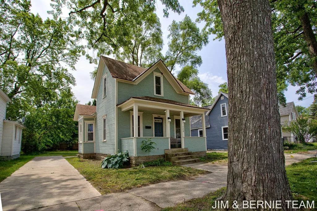 124 E 17th Street Holland City MI 49423