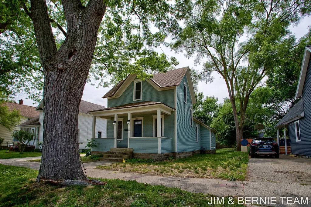 124 E 17th Street Holland City MI 49423