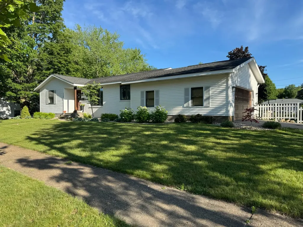 1202 Woodlawn Avenue Grand Haven City MI 49417