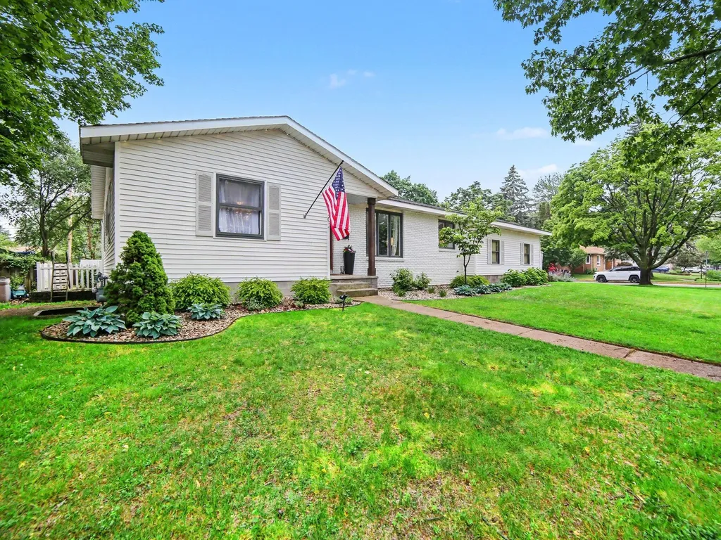 1202 Woodlawn Avenue Grand Haven City MI 49417