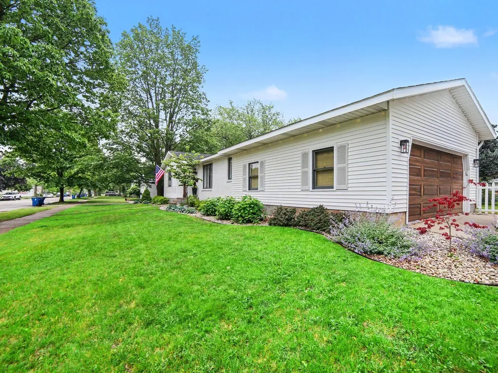 1202 Woodlawn Avenue Grand Haven City MI 49417