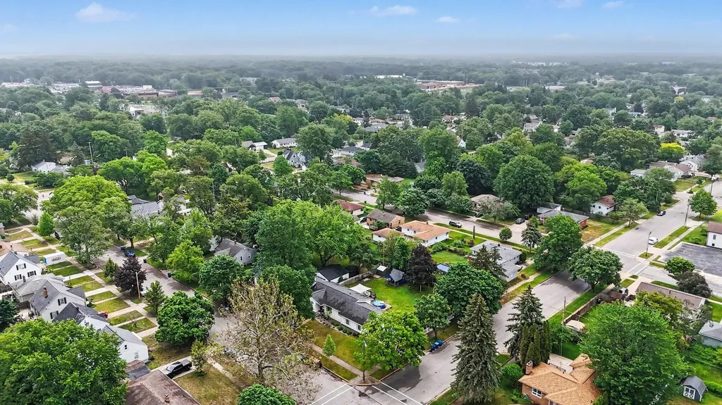 1202 Woodlawn Avenue Grand Haven City MI 49417