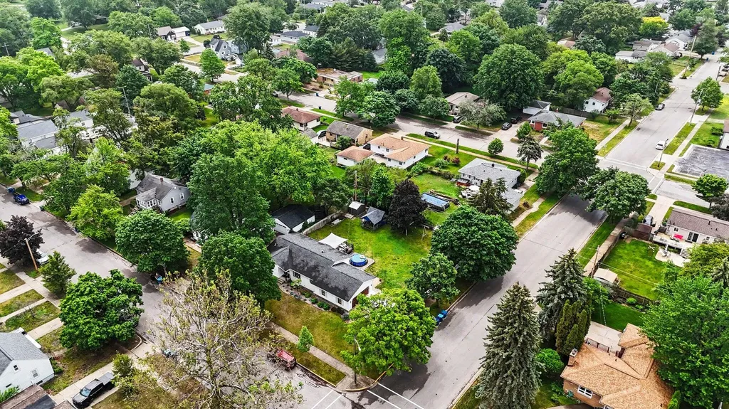 1202 Woodlawn Avenue Grand Haven City MI 49417