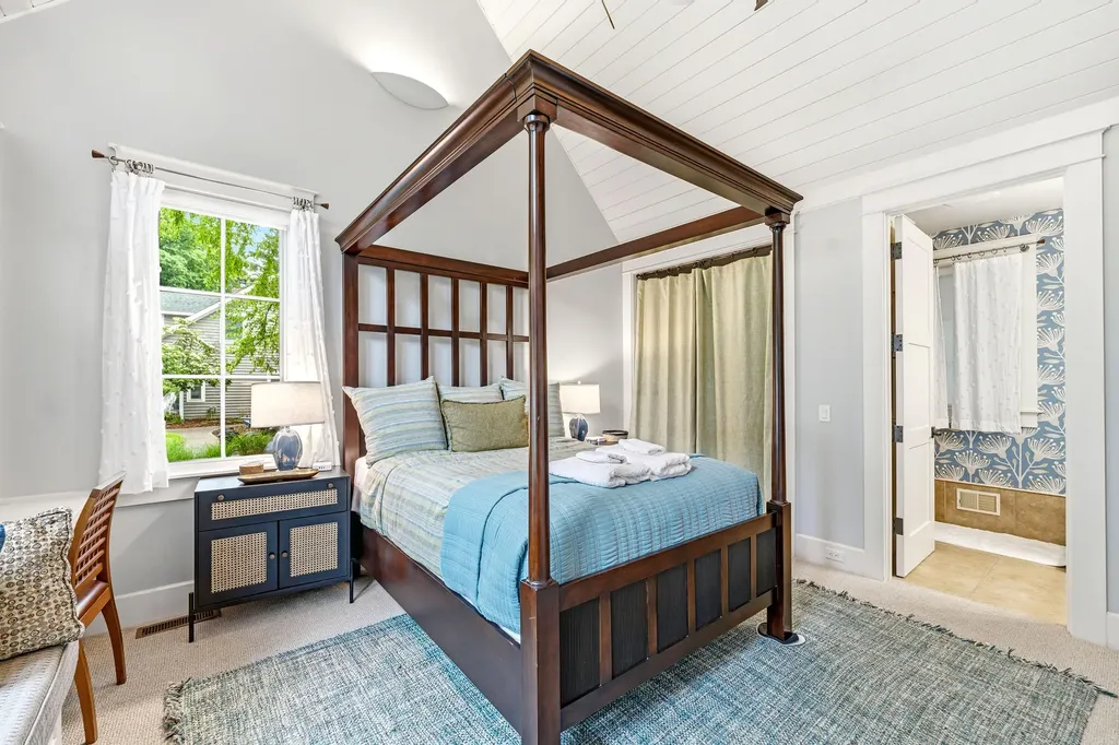 2975 Lakeshore Drive Saugatuck Township MI 49408