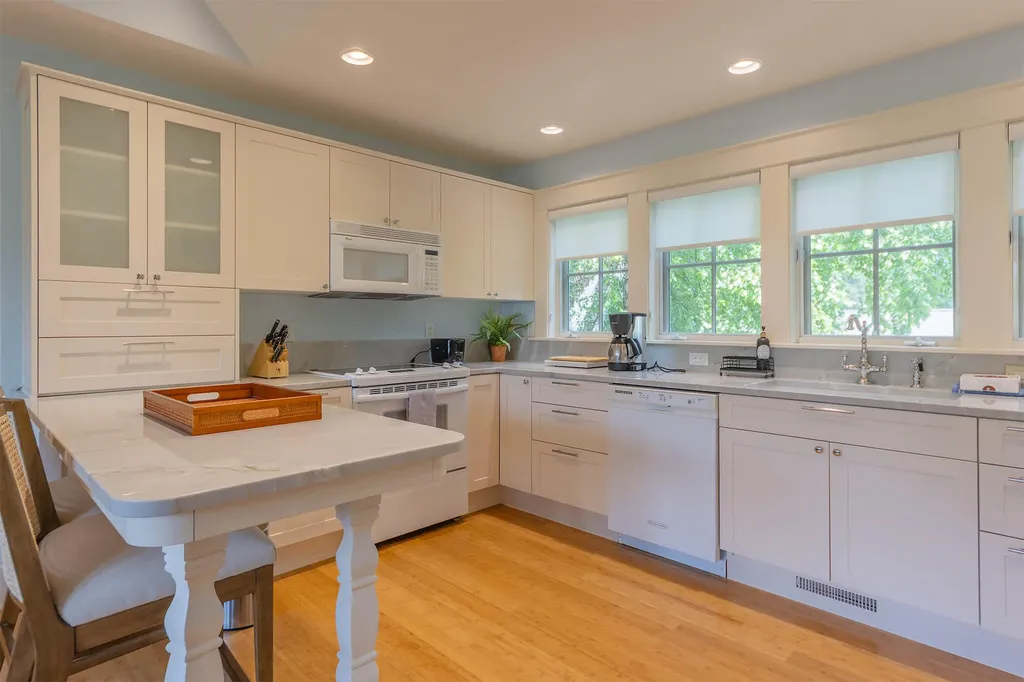 2975 Lakeshore Drive Saugatuck Township MI 49408