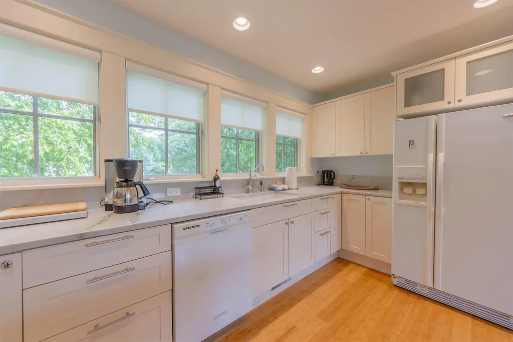 2975 Lakeshore Drive Saugatuck Township MI 49408