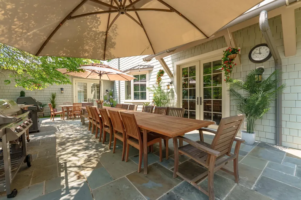 2975 Lakeshore Drive Saugatuck Township MI 49408