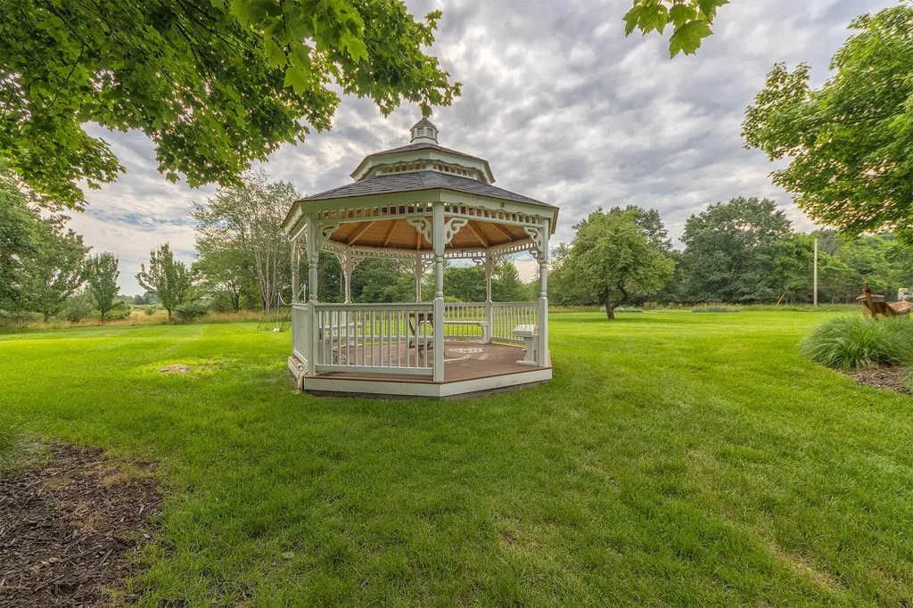 2975 Lakeshore Drive Saugatuck Township MI 49408
