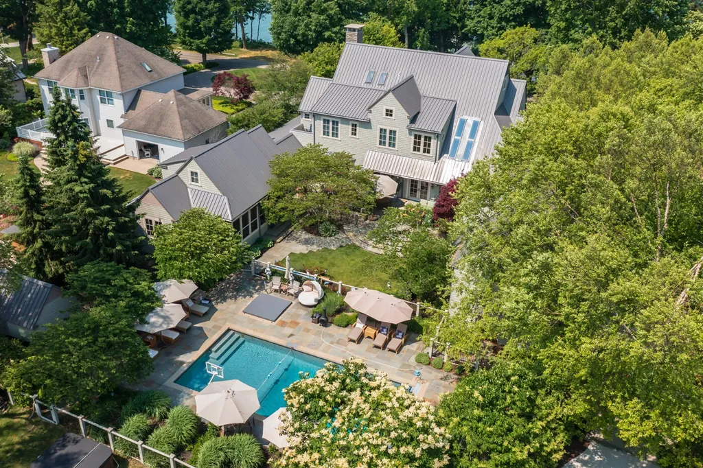 2975 Lakeshore Drive Saugatuck Township MI 49408