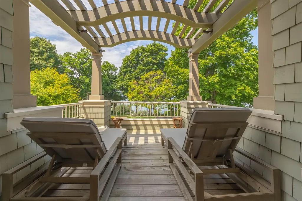 2975 Lakeshore Drive Saugatuck Township MI 49408