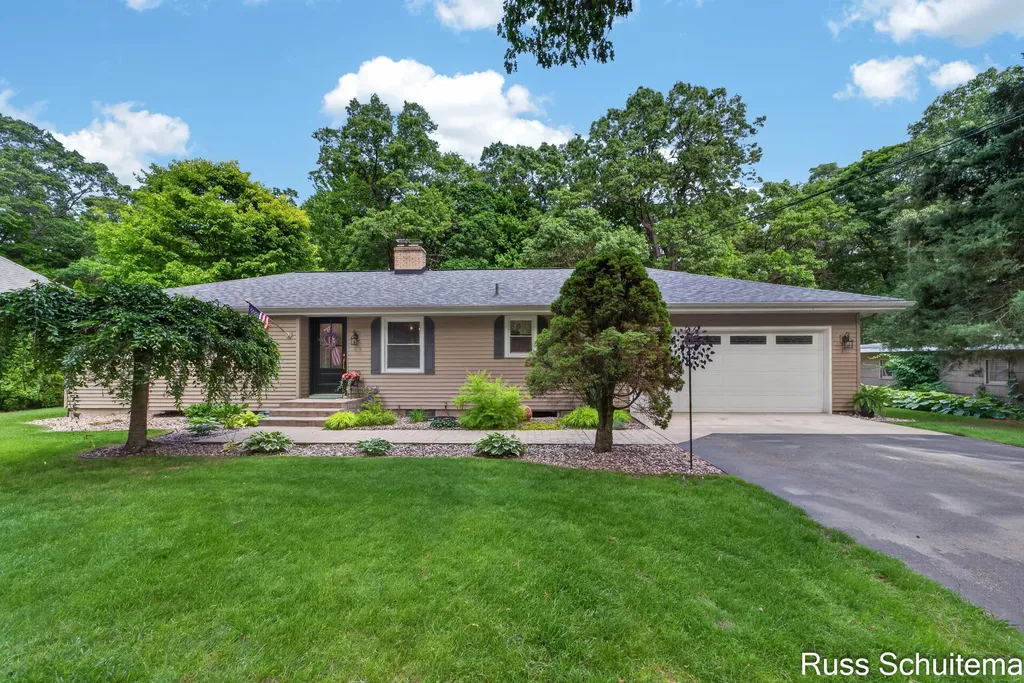 18270 N Fruitport Road Spring Lake Township MI 49456