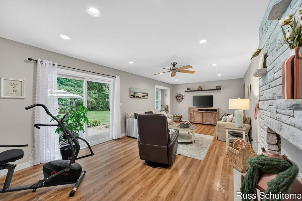 18270 N Fruitport Road Spring Lake Township MI 49456