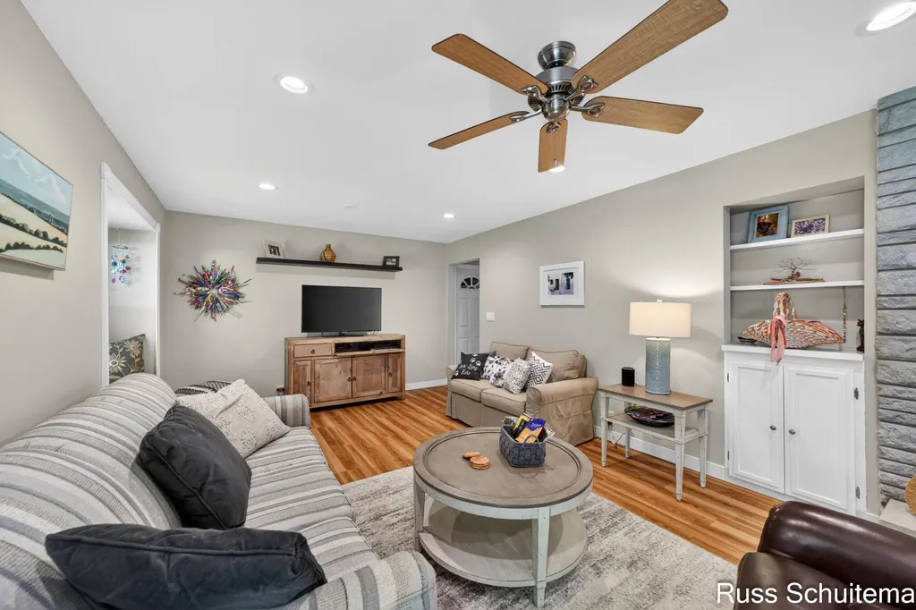 18270 N Fruitport Road Spring Lake Township MI 49456