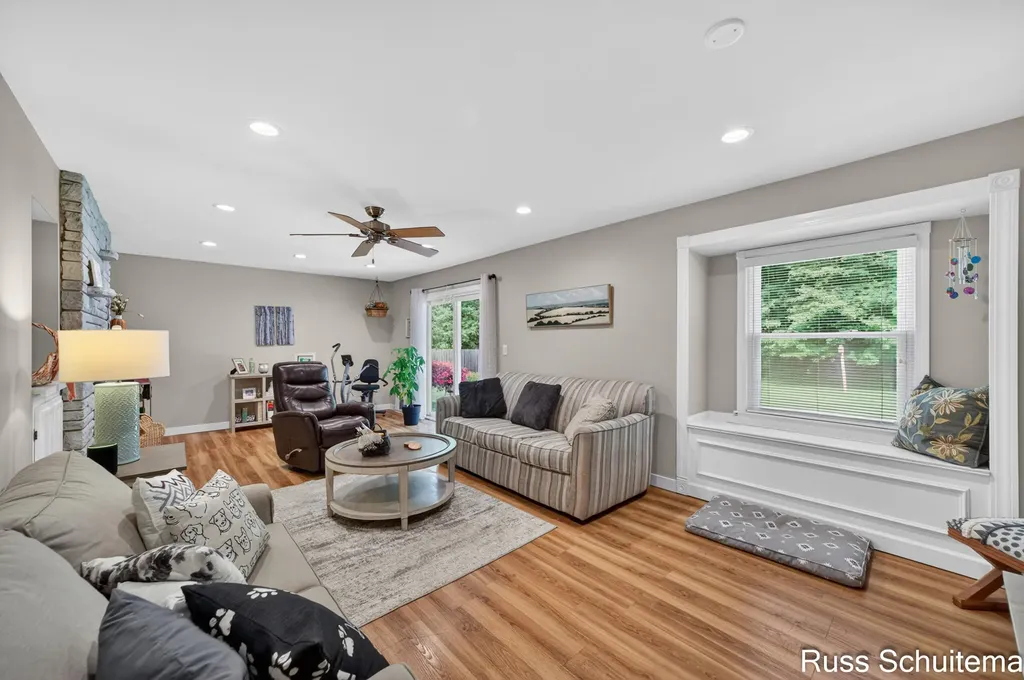 18270 N Fruitport Road Spring Lake Township MI 49456