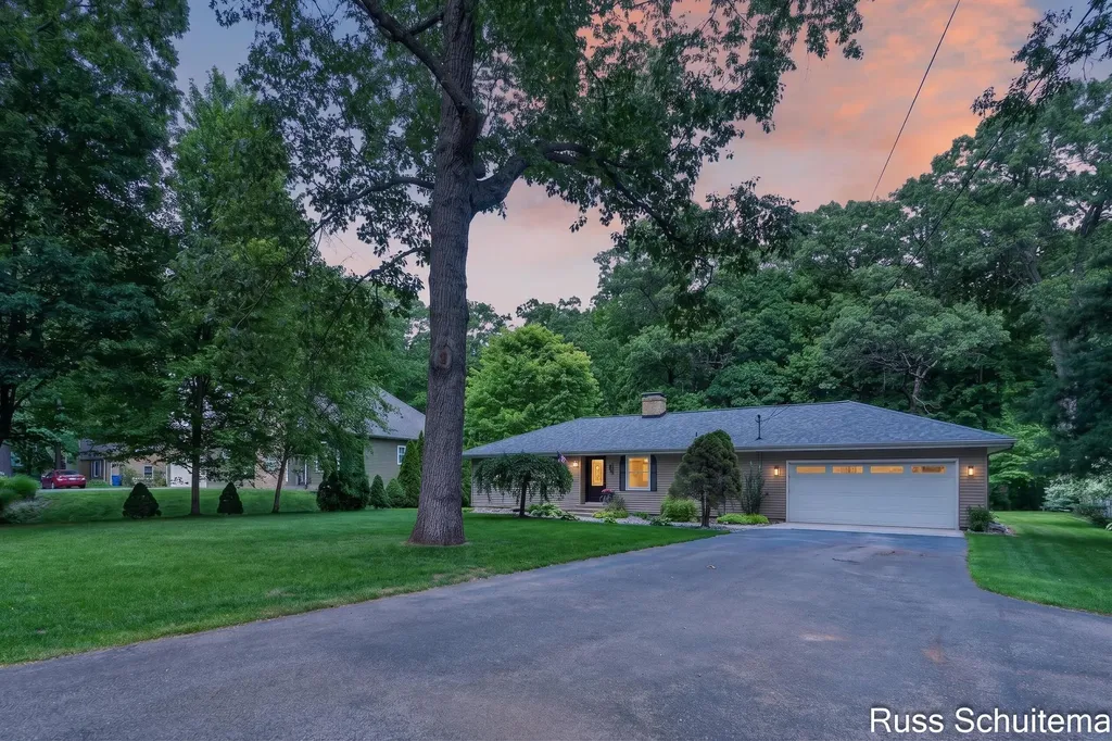 18270 N Fruitport Road Spring Lake Township MI 49456
