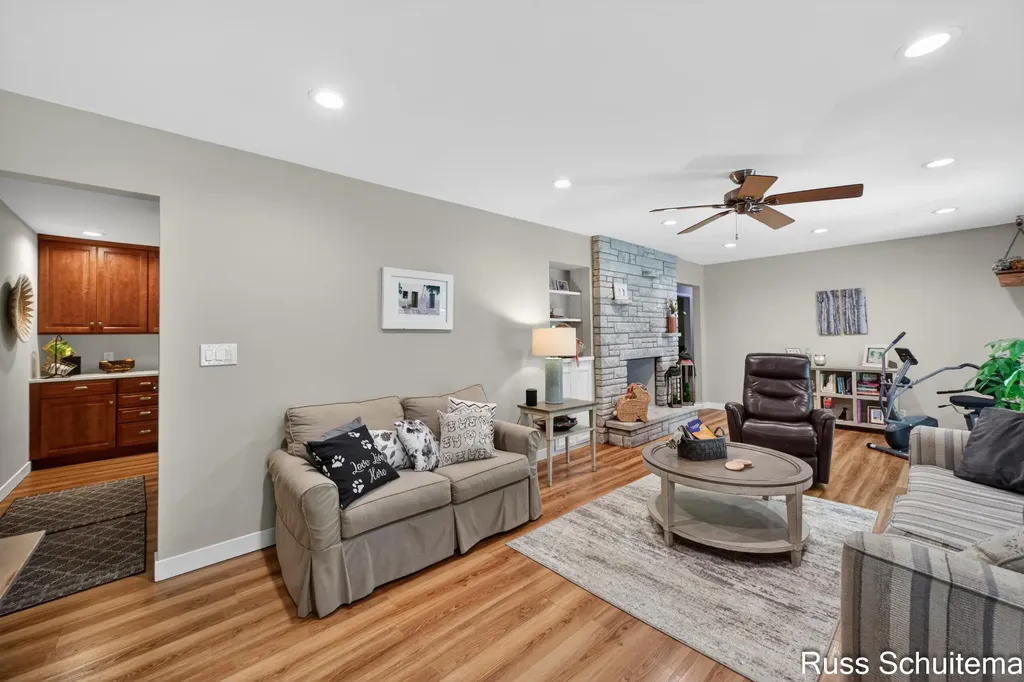 18270 N Fruitport Road Spring Lake Township MI 49456