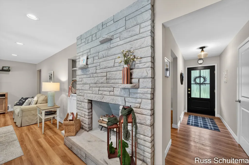 18270 N Fruitport Road Spring Lake Township MI 49456