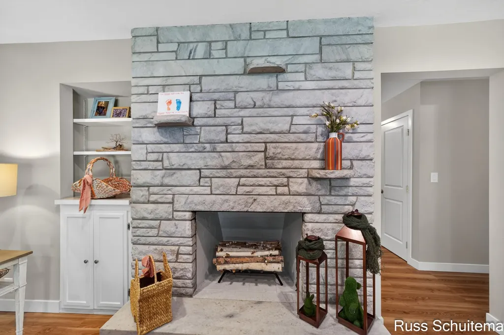 18270 N Fruitport Road Spring Lake Township MI 49456