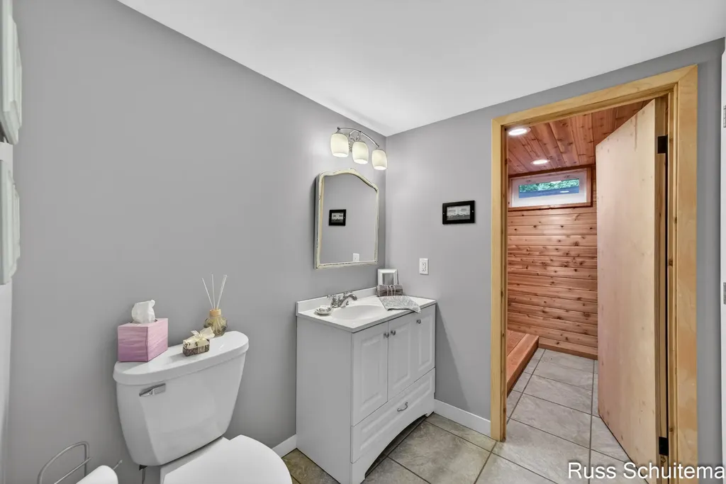 18270 N Fruitport Road Spring Lake Township MI 49456