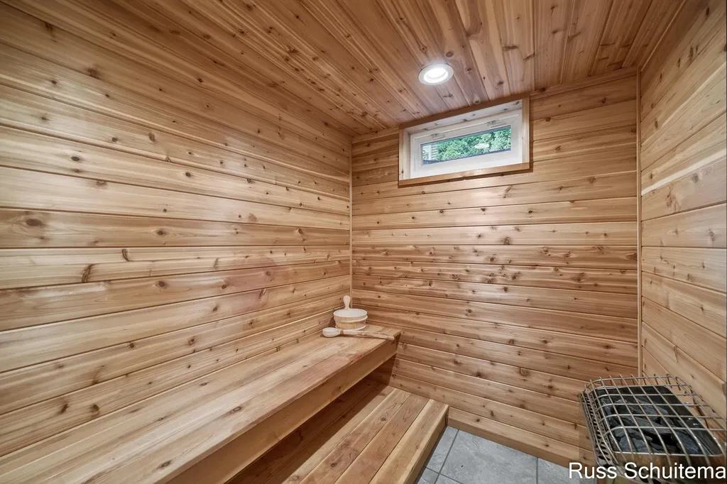 18270 N Fruitport Road Spring Lake Township MI 49456