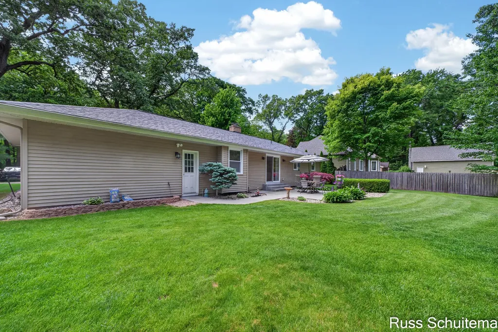 18270 N Fruitport Road Spring Lake Township MI 49456