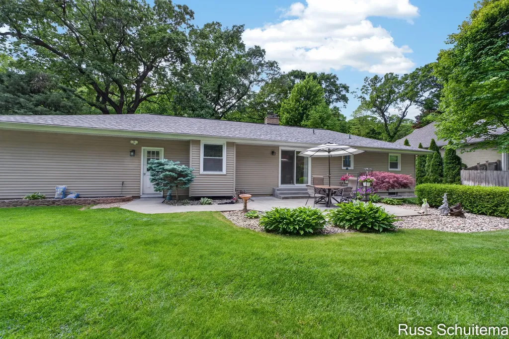 18270 N Fruitport Road Spring Lake Township MI 49456