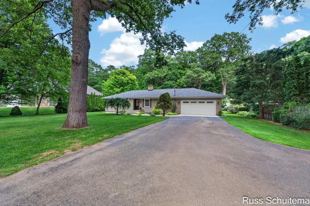 18270 N Fruitport Road Spring Lake Township MI 49456