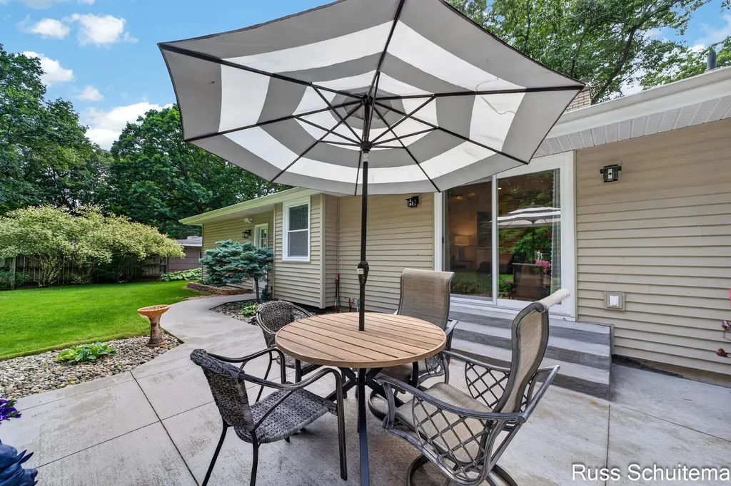 18270 N Fruitport Road Spring Lake Township MI 49456