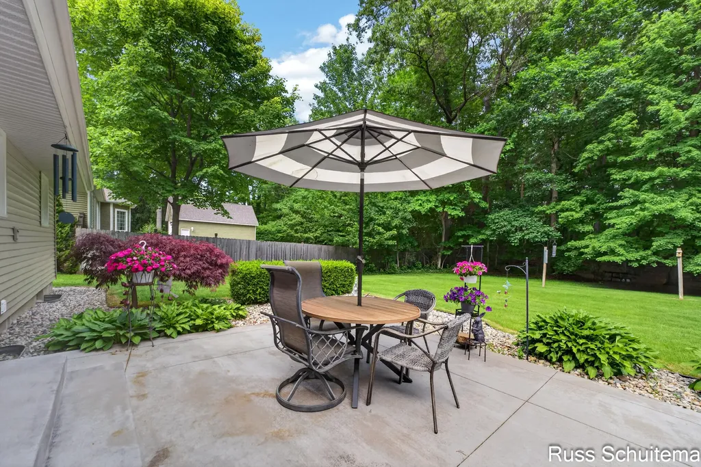 18270 N Fruitport Road Spring Lake Township MI 49456