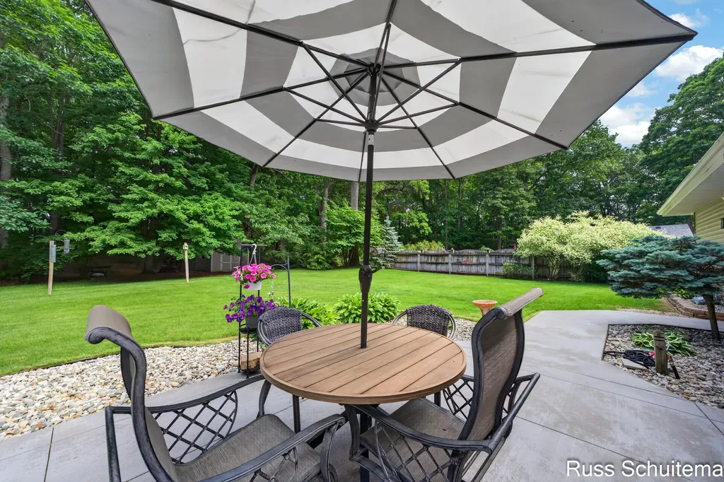 18270 N Fruitport Road Spring Lake Township MI 49456